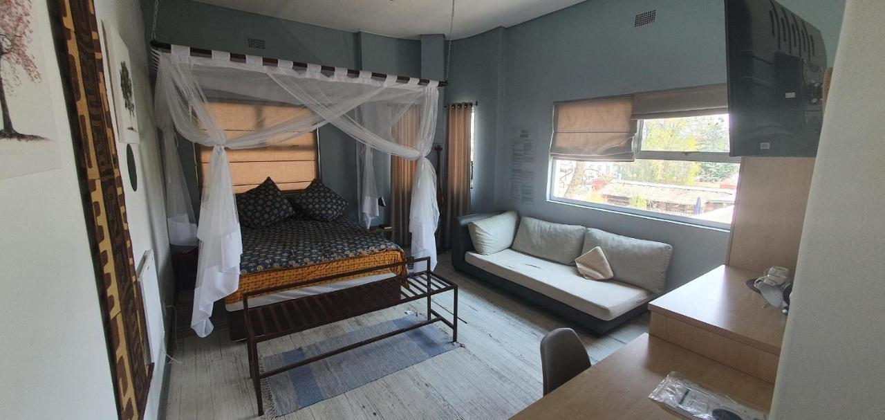 Vondelhof Guesthouse Windhoek Esterno foto